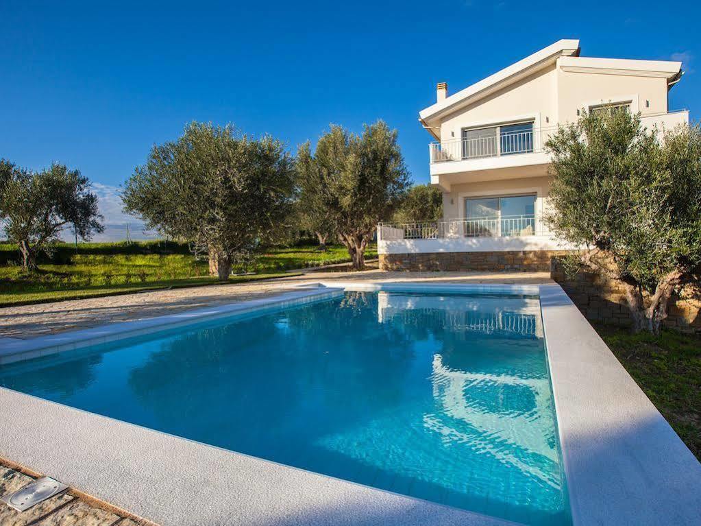 Abelia Luxurious Villas Finikounta Exterior foto