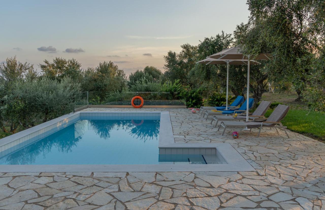 Abelia Luxurious Villas Finikounta Exterior foto